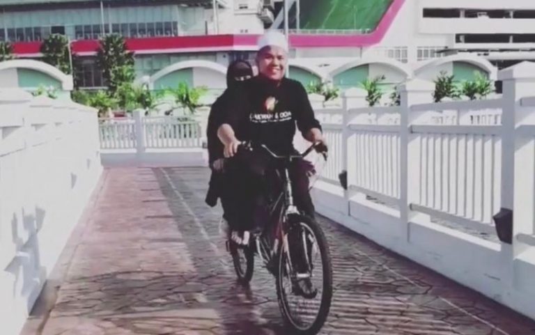 “Jadikan Barang Tertinggal, Sesat Jalan Sebagai Gelak Tawa Dalam Rumah Tangga’- Ebit Lew