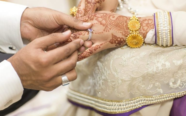 Peranan Lelaki ‘Membentuk’ Wanita Kerana Wanita Diciptakan Dari Tulang Rusuk Lelaki