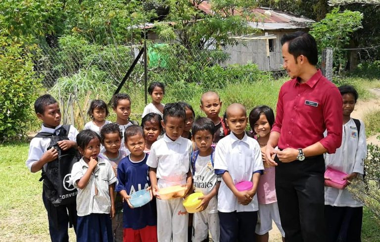 “Kenapa Lambat Sangat Datang, Dah La Baju Kotor!-“Sebak Baca Perkongsian Guru Muda Ini