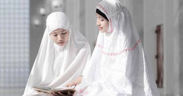 Ketika Solat Adakah Suara Wanita Itu Aurat