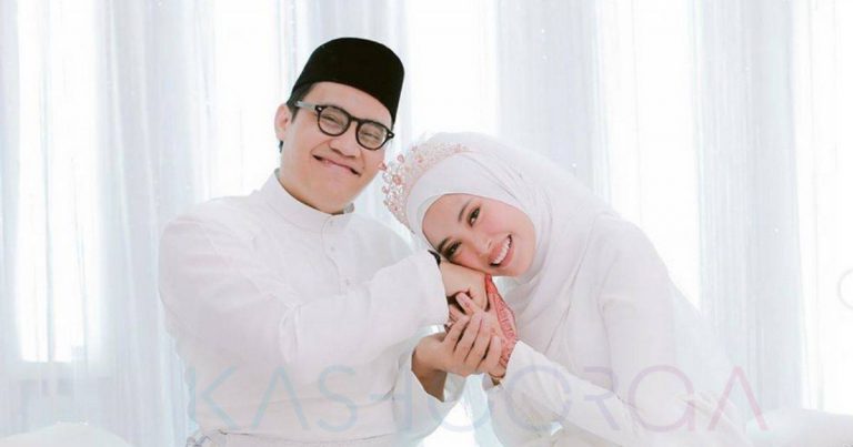 13 Tahun Lalui Zaman 'Cinta Monyet', Akhirnya Pasangan Ini Bergelar