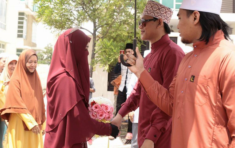 “Ambil Wuduk Siap-Siap” Wanita Ini Kongsi Tip Pengantin Elak Solat Zohor Di Akhir Waktu & Mekap Berkali-Kali!