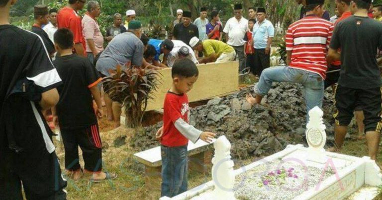 Rupanya Lepas Kematian Suami, Tanggungjawab Cari Nafkah Anak-Anak Jatuh Pada Datuk Atau Pakcik, Bukan Ibu