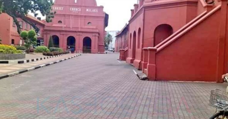 “Nak Beli Keria Tak De Orang, Ingat Tutup Rupanya Customer Pertama” – Netizen Kongsi Bandar Melaka Sunyi & Lengang