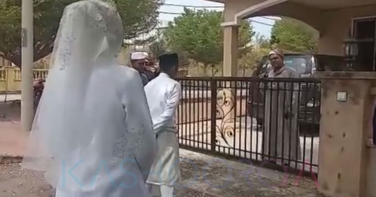 Viral Majlis Akad Nikah Pasangan Ini Di Luar Pagar Musim COVID-19. Memang Lucu, Tapi Janji Sah Ijab Kabulnya!