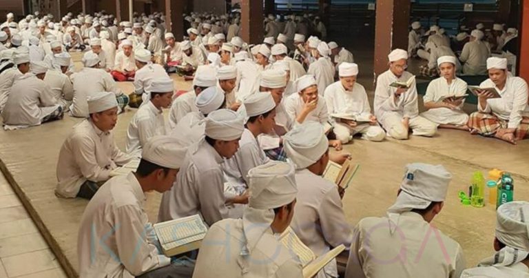 Walaupun Dikuarantin, Tapi Ustaz Ebit Lew Dedah Amalan Pelajar Tabligh Habiskan 30 Juzuk Al-Quran Berulang-Ulang