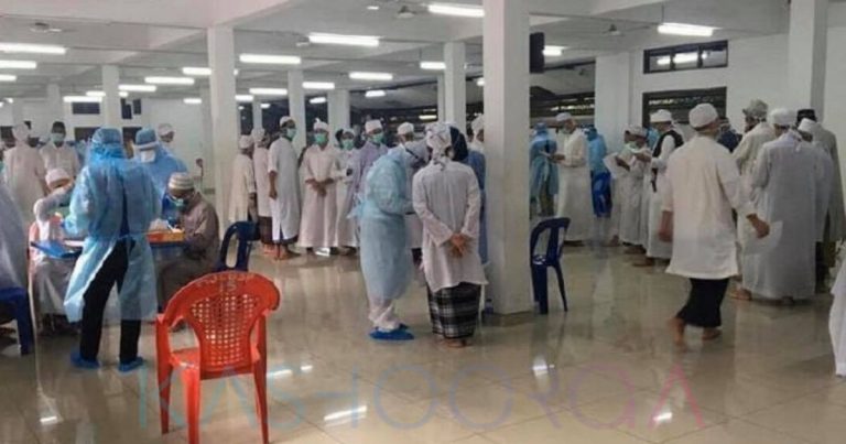 “Dalam Wad COVID Tu Mereka Mengaji, Zikir & Solat Jemaah. Cukuplah Kecam…” Jururawat Ini Kongsi Kisah Sebenar