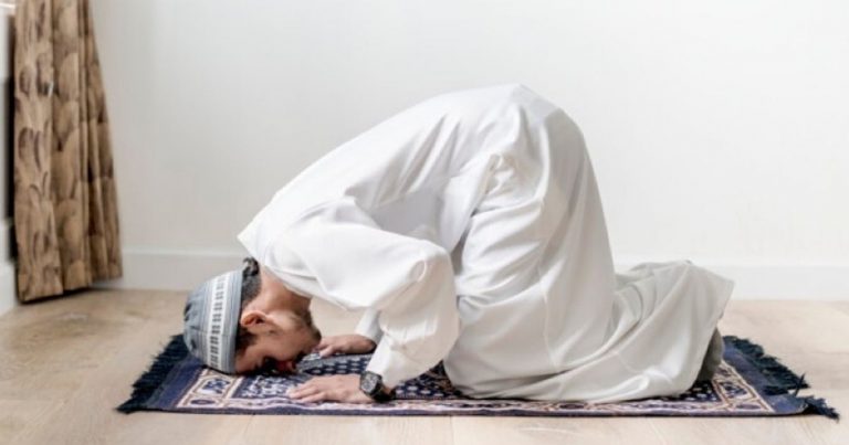 Ruginya Seharian Berpuasa Tapi Tak Solat. Kedua-Dua Amalan Ini Wajib Dilakukan Untuk Dapat Manfaat Berganda!