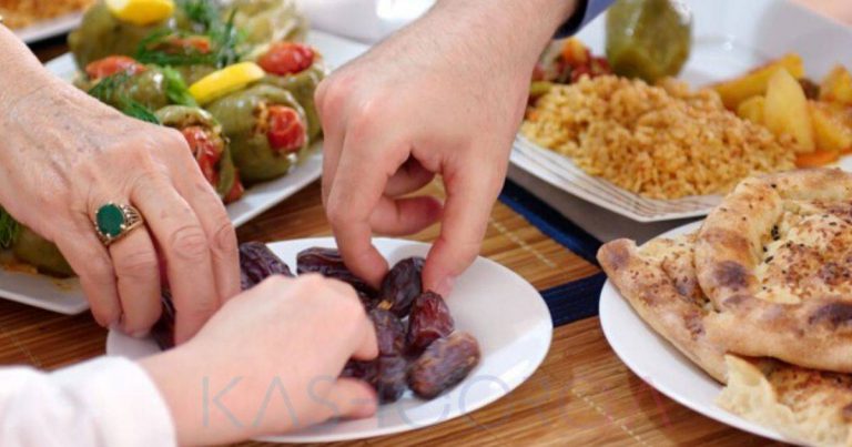 Jangan Jadi Gelojoh, Ini 12 Perkara Saat Berbuka Puasa, Perlu Diberi Keutamaan