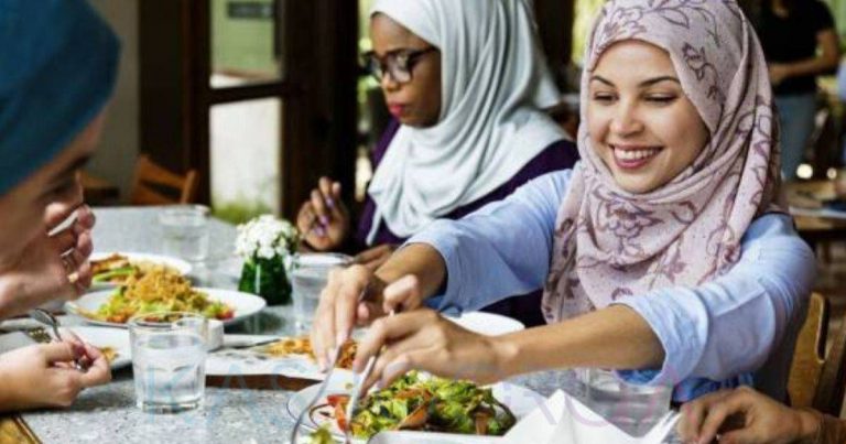 Bagaimana Pahalanya Ibu Yang Sediakan Juadah Berbuka, Beri Makanan Untuk Orang Berpuasa