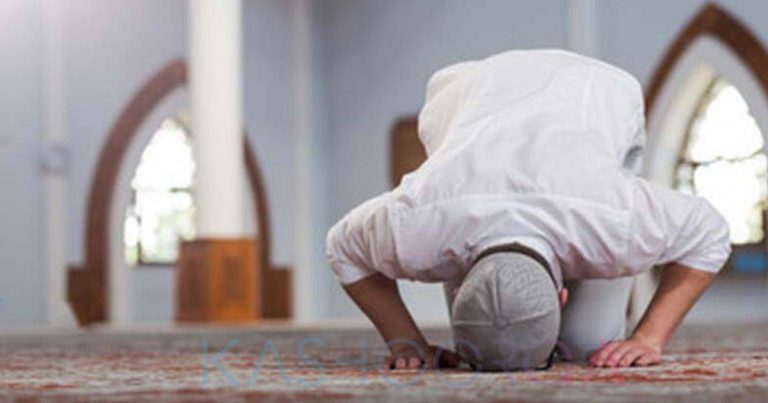 Jangan Cepat-Cepat Bangun Bila Sujud Terakhir, Mintaklah PadaNya 3 Perkara Ini Sebelum Terlambat