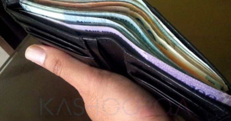 Wajib Ambil Tahu, Ini Hukumnya Bila Isteri Bersedekah Guna Duit Suami