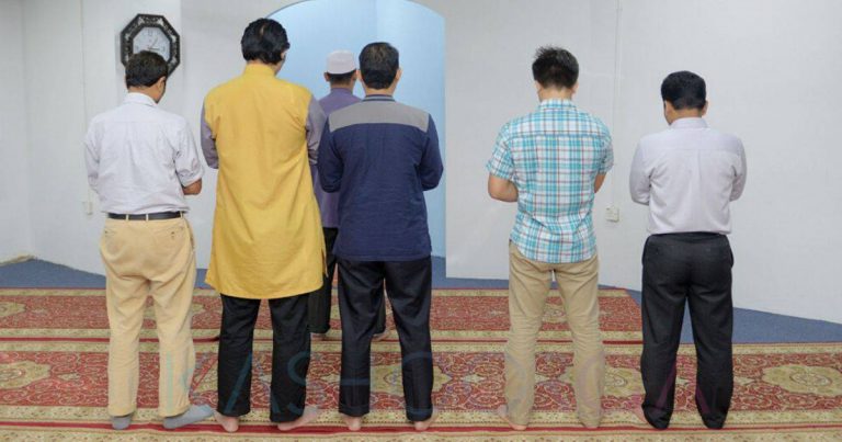 Solatnya Sah Tapi Hukum Jadi Makruh, Kalau Solat Seorang Diri Di Belakang & Tak Masuk Saf