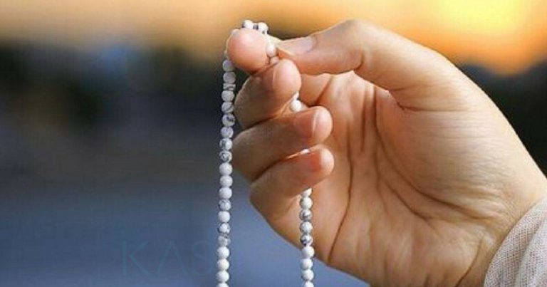 Lepas Solat Jangan Terus Bangun, Amalkan Zikir ‘Astaghfirullah & Subhanallah’ 100 Kali, Kelebihannya Buat Hati & Jiwa Sentiasa Tenang