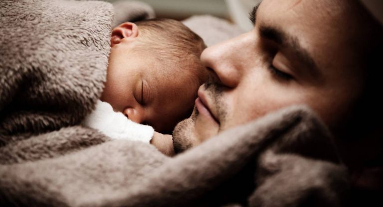 Adab Sambut Kelahiran Bayi Bukan Azan & Iqamat Sahaja, Ayah Please Take Note!