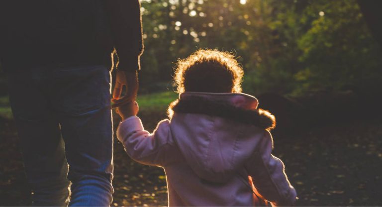 Doa Elak Anak Terjebak Perkara Buruk, Baca Semasa Bersedekah