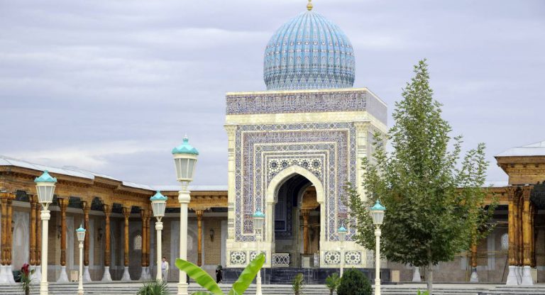 Berkali-kali Tanah Ditambah, Kubur Imam Bukhari Tetap Berbau Harum Semerbak