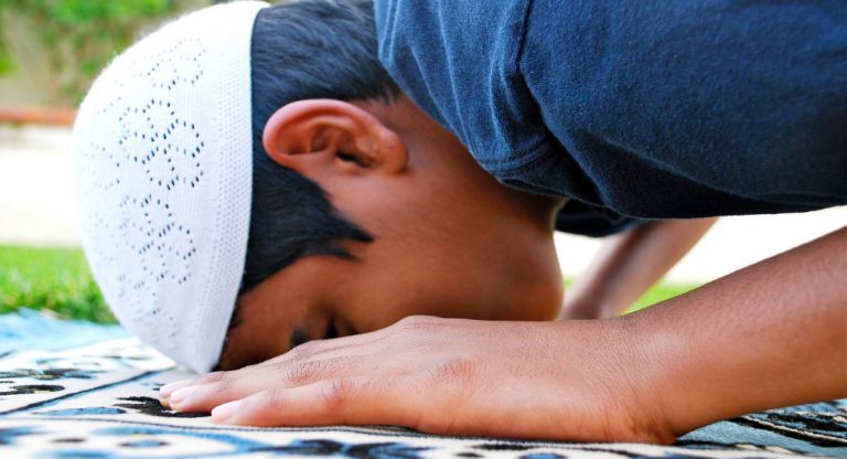 Salah Cara Sujud, Dibimbangi Solat Bertahun Lama Allah Tak Terima