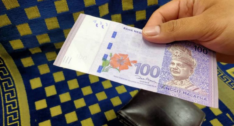 Suami Kiriman Tuhan, Tak Culas Tunai Nafkah, Rajin Beri Isteri Sedekah