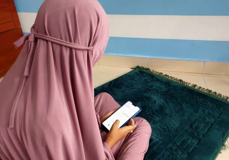 Hukum Belajar Baca Quran Melalui Internet Atau Aplikasi Khas