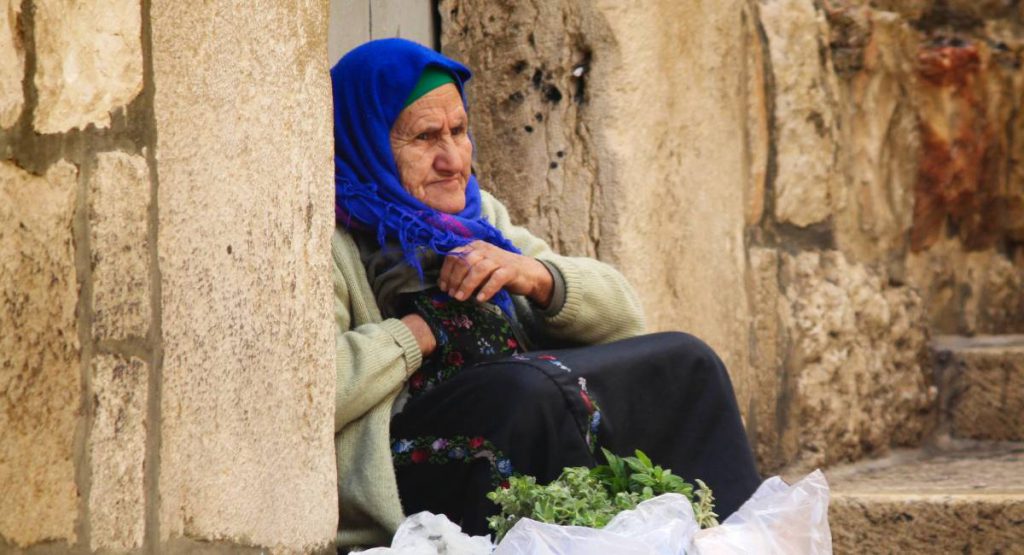 Adakah Benar Perempuan Tua Tidak Wajib Memakai Tudung Kashoorga