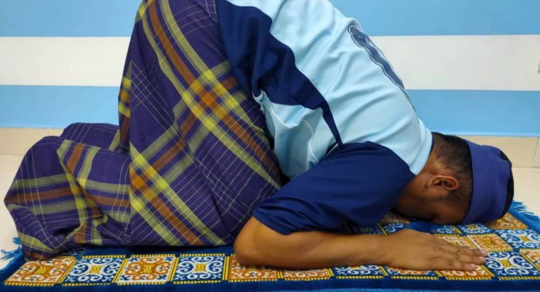 Dilarang Lakukan Sujud Anjing