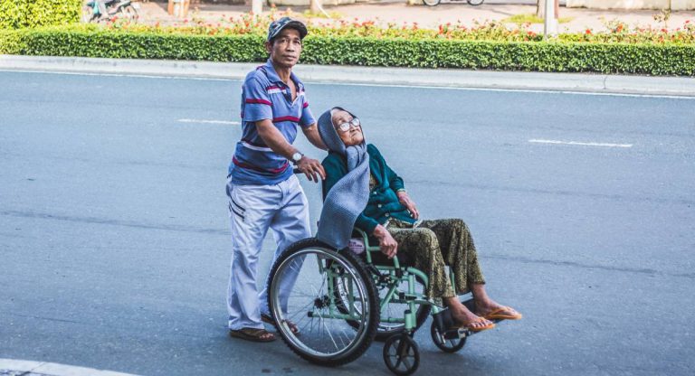 Biarlah Orang Hina Kita, Janji Kita Indah Di Mata Allah