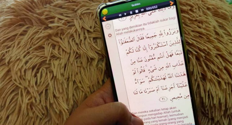 Hukum Baca Al-Quran Dalam Telefon Bimbit Tanpa Berwuduk