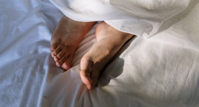Adakah Haram Hukumnya Tidur Dengan Dua Tapak Kaki Hala Ke Kiblat?