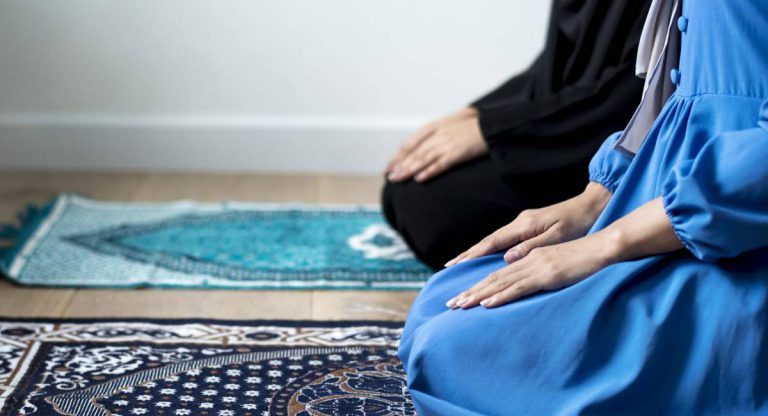 Bolehkah Isteri Solat Di Sebelah Kiri Suami Sebab Rumah Sempit