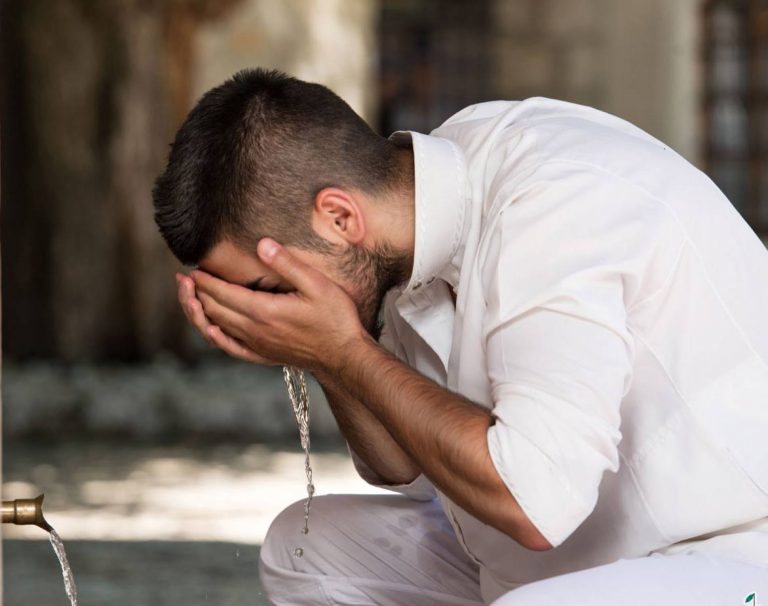 Manakah Lebih Afdal, Menjaga Wuduk Atau Mengambil Wuduk Baru Untuk Solat Seterusnya?