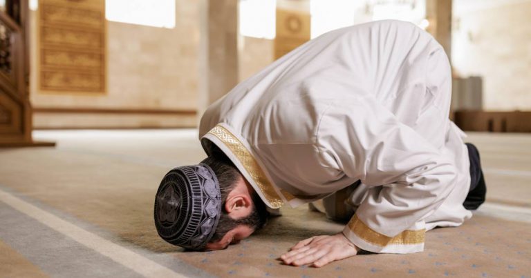 ‘Sengaja Tinggalkan Solat.’ Jangan Sampai Segala Amal Baik Jadi Sia-Sia, Tak DiTerima Allah