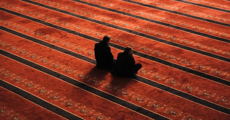 ‘Orang Banyak Tinggal Solat, Jangan Buang Masa Solat Sunat.’ Qada Solat Fardu Lagi Penting