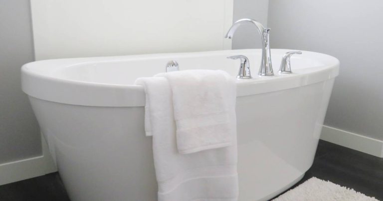 ‘Tak Gosok Badan & Hanya Berendam Dalam Tab Mandi.’ Sah Atau Tidak Mandi Wajib?