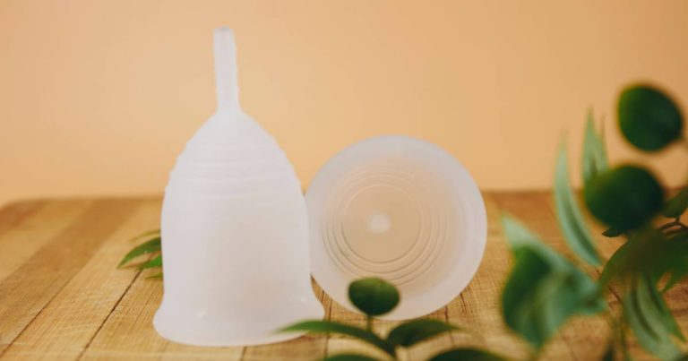 Sah Atau Tidak Solat Bagi Wanita Yang Pakai Menstrual Cup Ketika Istihadah & Keputihan