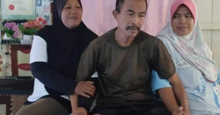 ‘Indahnya Poligami, Bukan Saja Berkongsi Kasih.’ 2 Isteri Ini Tetap Setia Di Sisi Walaupun Suami Terlantar Sakit