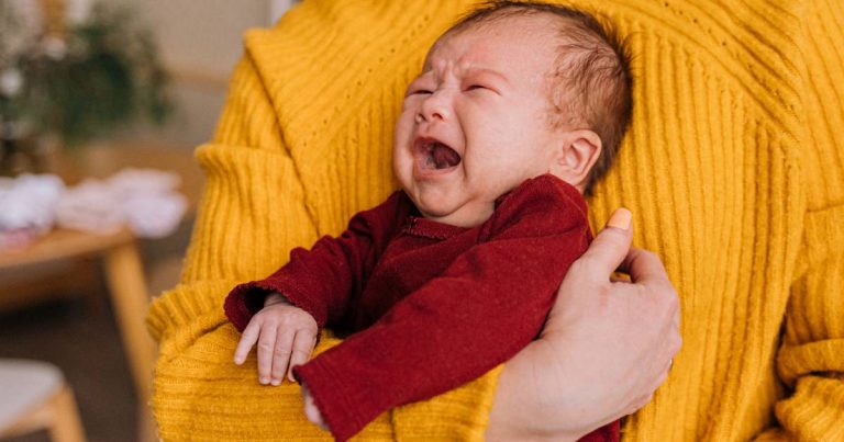 ‘Bayi Kerap Menangis Tapi Tak Keluar Air Mata.’ Elak Anak Terkena Gangguan, Amal Surah & Doa Ini