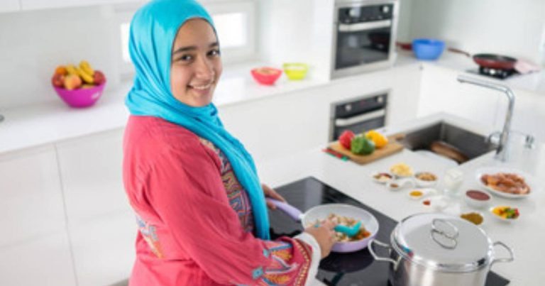 Hidu Bau Makanan Tak Batal Puasa, Tapi Jangan Berlebihan Bimbang Makruh