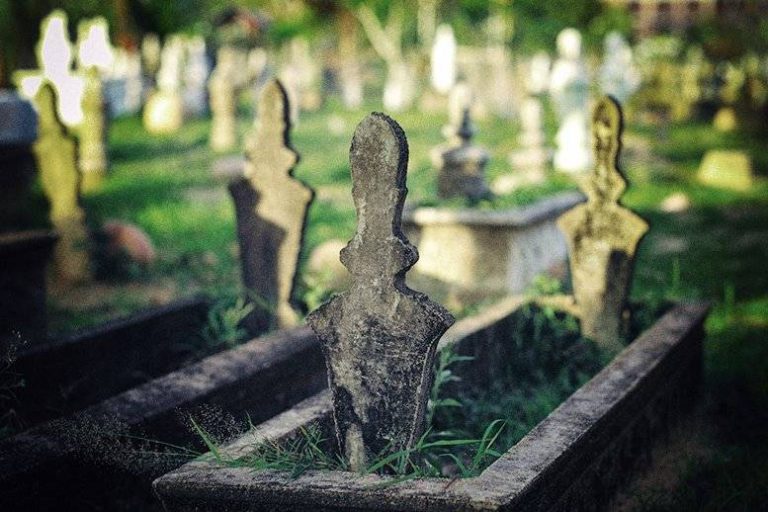‘Nak Ziarah Kubur, Tak Perlu Tunggu Hari Raya.’ Tiada Hari-Hari Tertentu Mengingati Mati