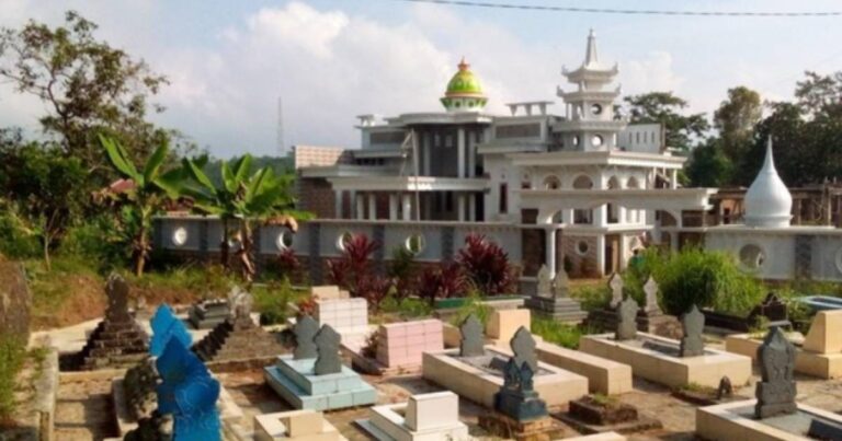 Hikmah Mengingati Kematian, Sengaja Bina Rumah Mewah Berjuta Ringgit Depan Kubur