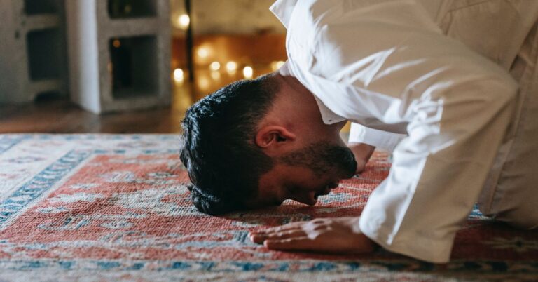Jangan Tahan Kencing Ketika Solat Kerana Malas Ambil Wuduk. Ini Hukumnya