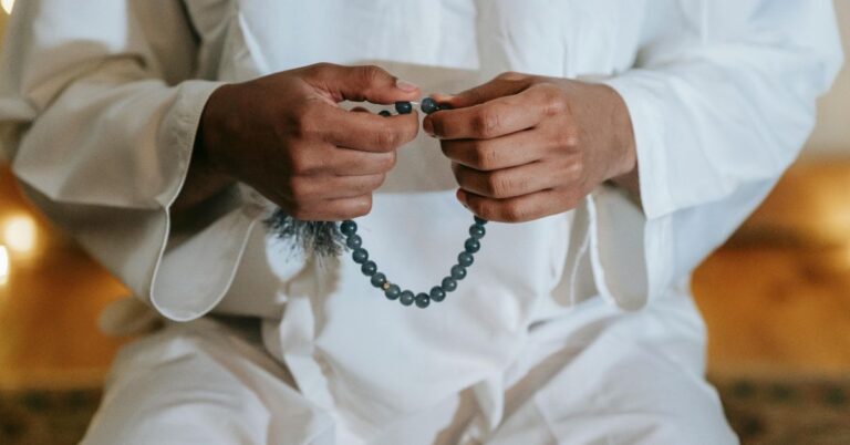 3 Amalan Mudah Buat Setiap Hari Tapi Pahalanya Seperti Mengerjakan Haji & Umrah