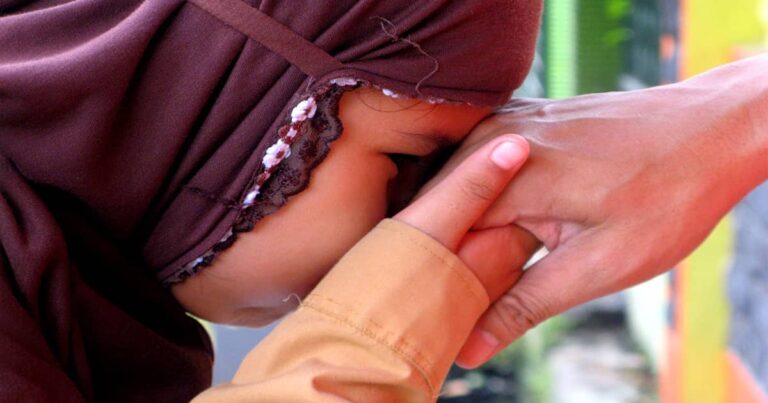 7 Adab Ketika Menziarah Wajib Pesan Pada Anak-Anak