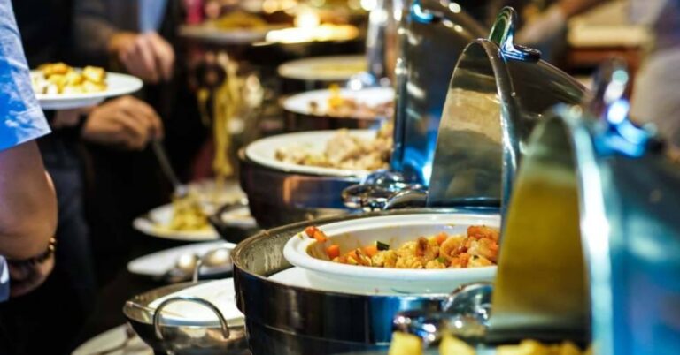Makan Di Majlis Yang Tidak Dijemput Tuan Rumah, Haram Hukumnya!