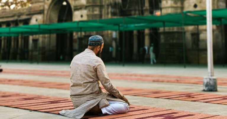10 Amalan Penyelamat Kita Dari Jadi Ahli Neraka, Berdasarkan Hadis Sahih