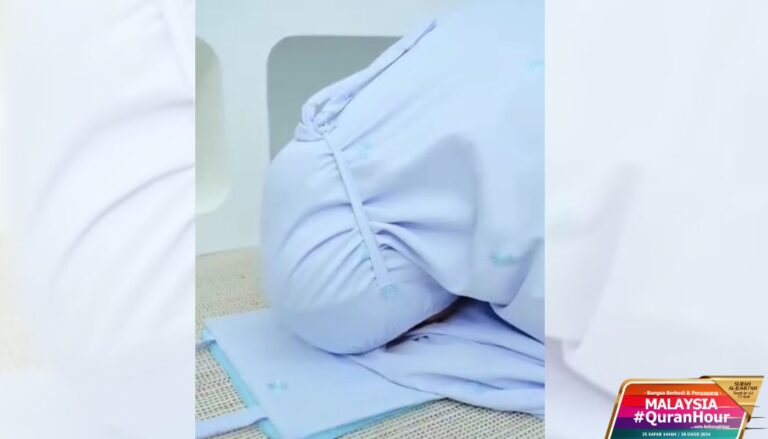 Solat Boleh Batal Jika Sujud Atas Telekung Sendiri. Ini Penjelasan Mufti
