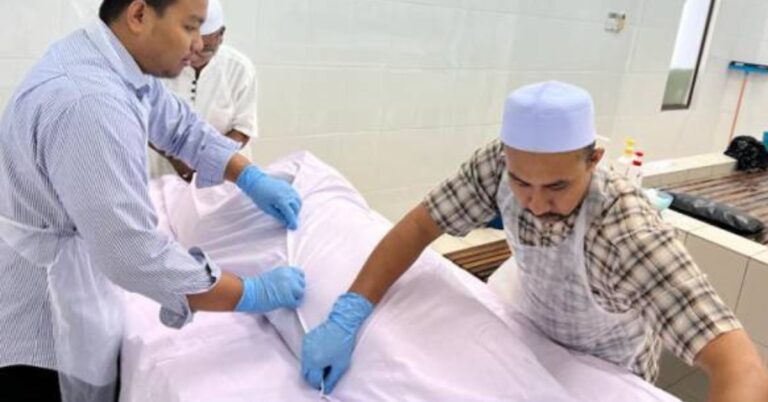 ‘Mandikan Jenazah Ibu, Khidmat Terakhir Anak Lelaki Kepada Ibu’, Tiada Asal Dalam Agama