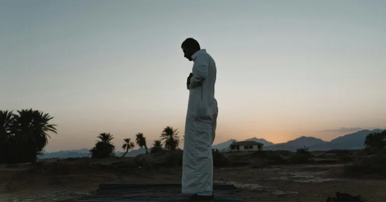 Berdehem Ketika Solat, Jangan Suka-Suka Buat. Ini Hukumnya