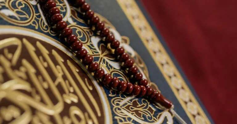 Kedudukan Selawat Berbanding Zikir, Mana Lebih Tinggi?