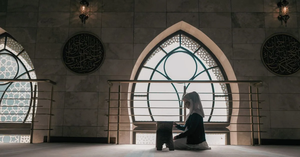 Maksiat Dalam Ibadat, Kisah Sahabat Mengintai Perempuan Ketika Solat